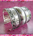 Metallarmreifen aus Indien Nepal